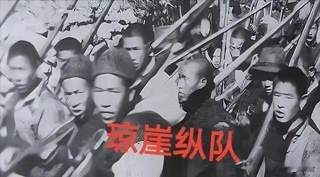 1950年海南解放时，四野官兵登岛后，看着掩护接应的琼崖纵队战士们，官兵顿时愣在