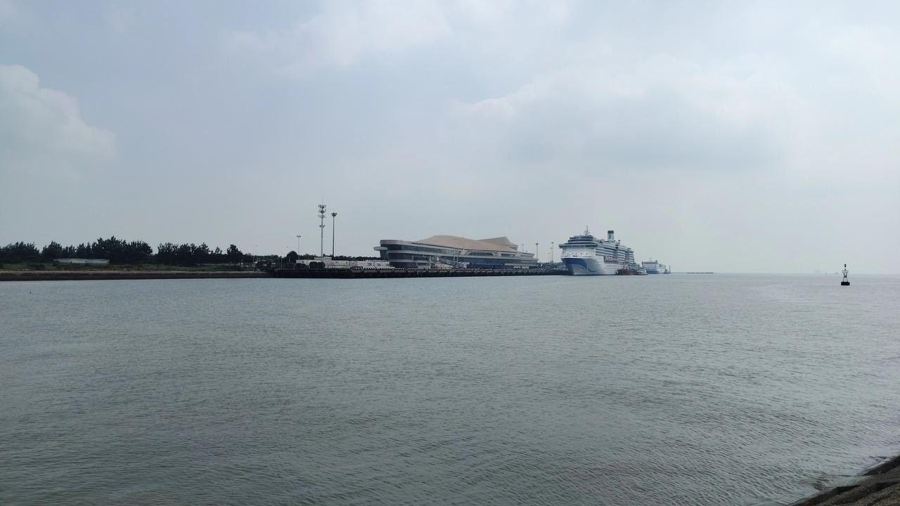 趁着在天津海边赶海玩耍，我随手拍了好些画面。海风吹在身上，特特别凉爽，平生第一次