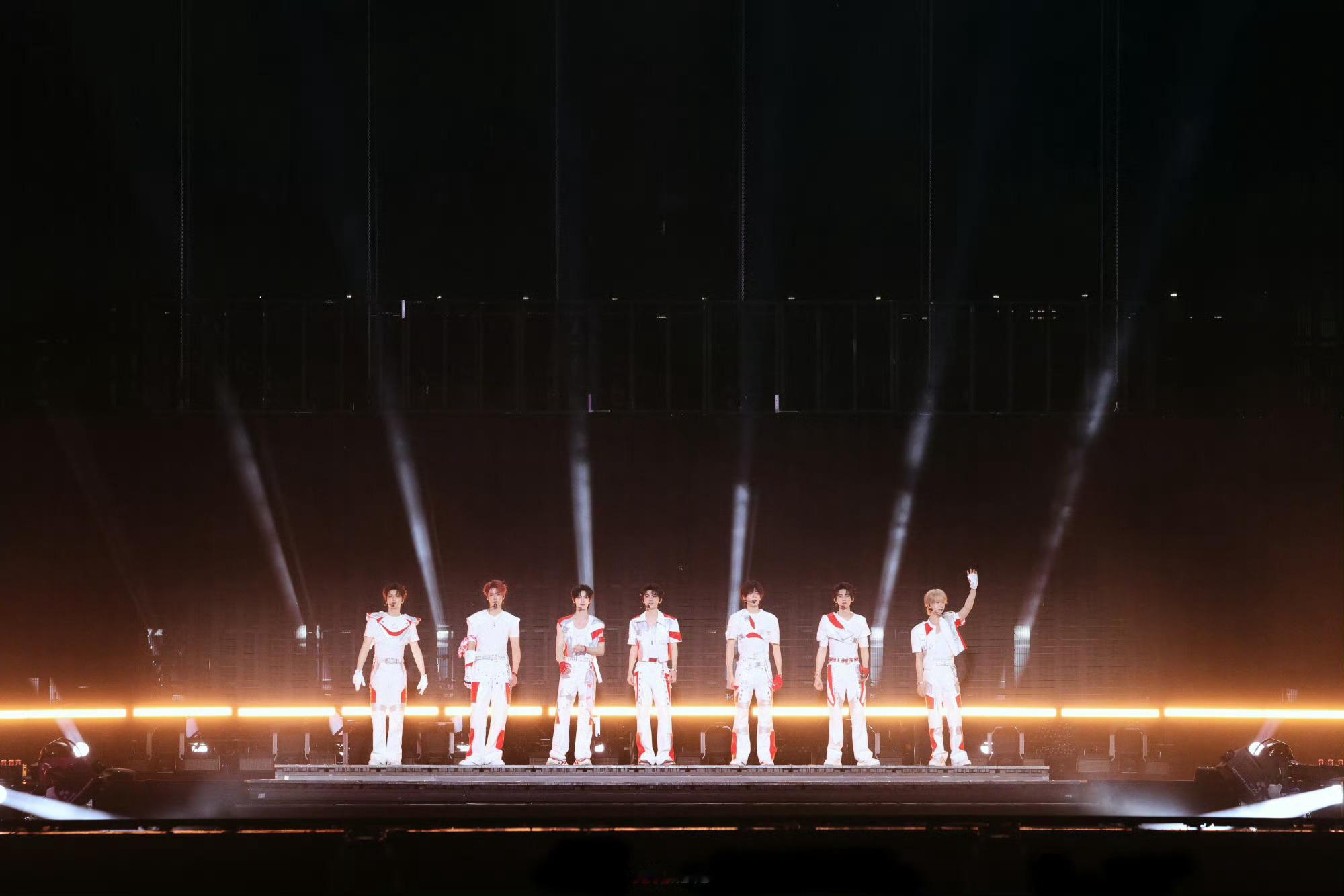 时代少年团演唱会应援法💥💥舞台上他们火力全开歌声动人💥💥 🌋🌋日常中