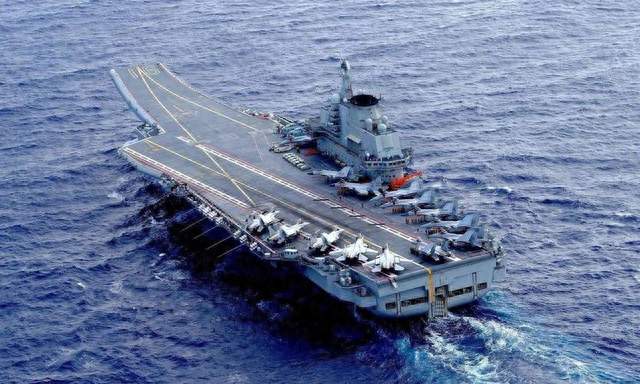 菲海军跟踪辽宁舰编队，喊话3次未回应，中方为啥不吭声？