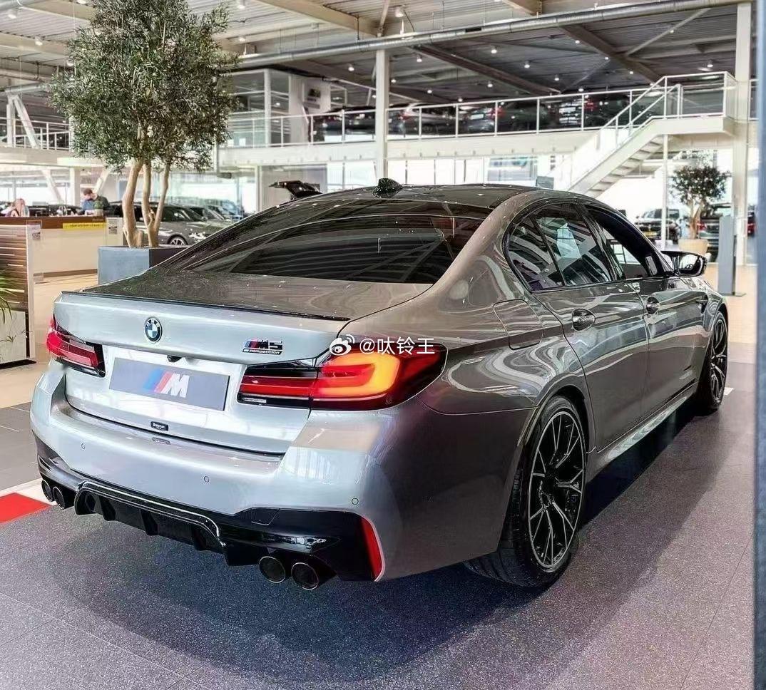 宝马BMW 别摸我 大哥，可以来安排，原厂铸造轮毂  易开裂，易变形，重量较重，
