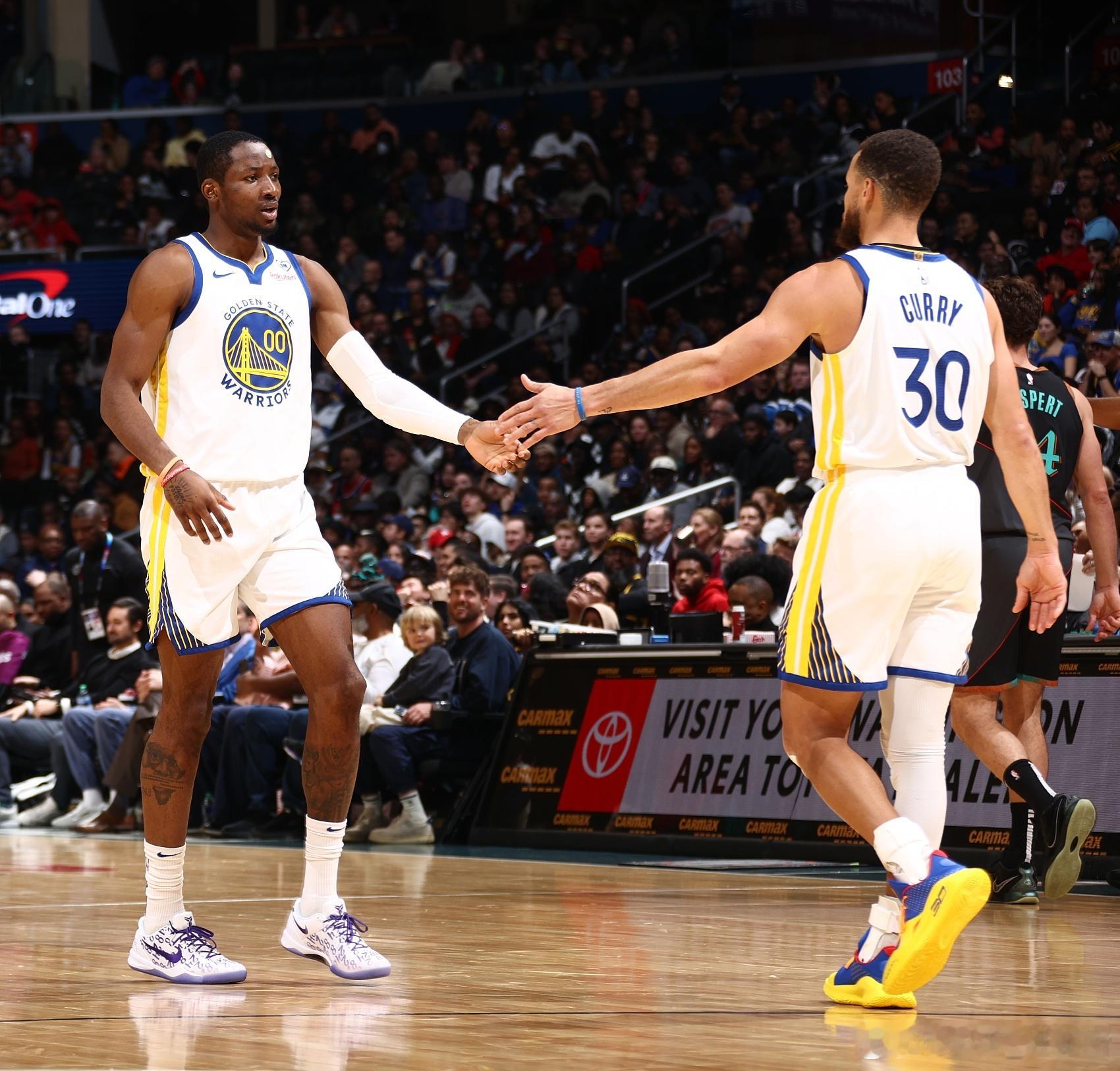 邓利维接受采访表示：“我认为新赛季会有一个重要的角色给库明加，我也认为他会准备好