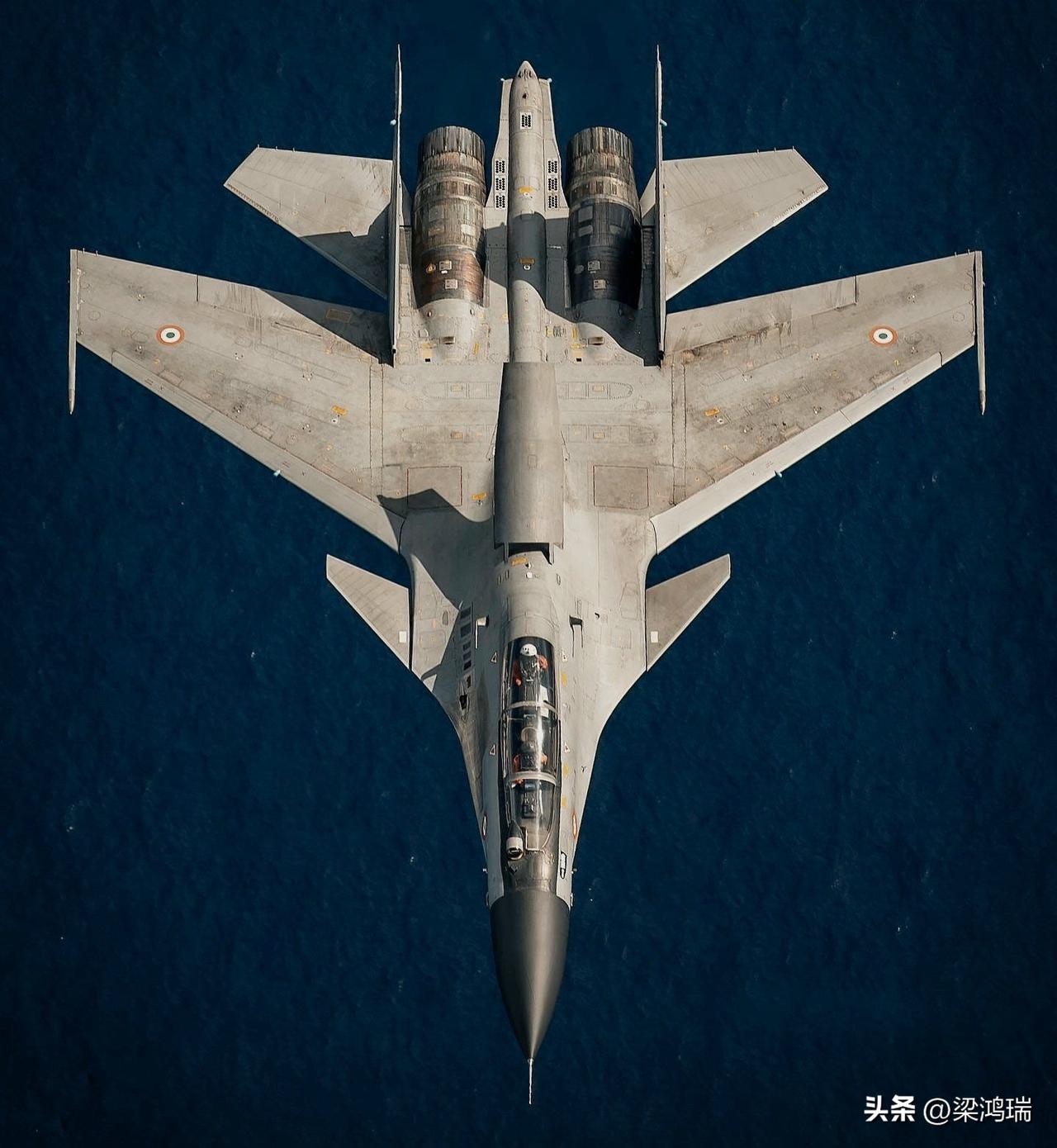 除了一两款例外，俄罗斯战斗机体型都很大，这是冷战时期经过深思熟虑的妥协而做出的设