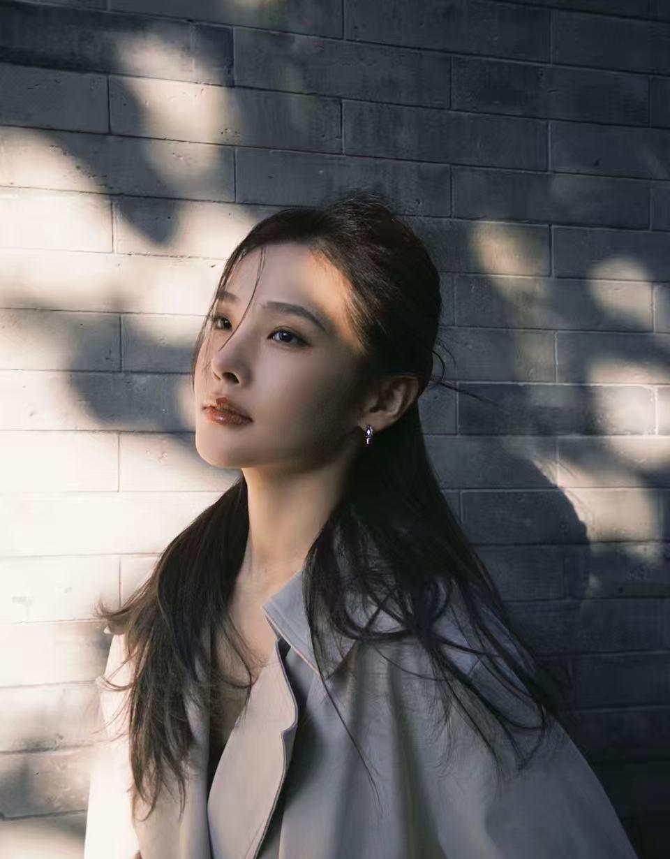 不必光芒万丈，但始终温暖有光。