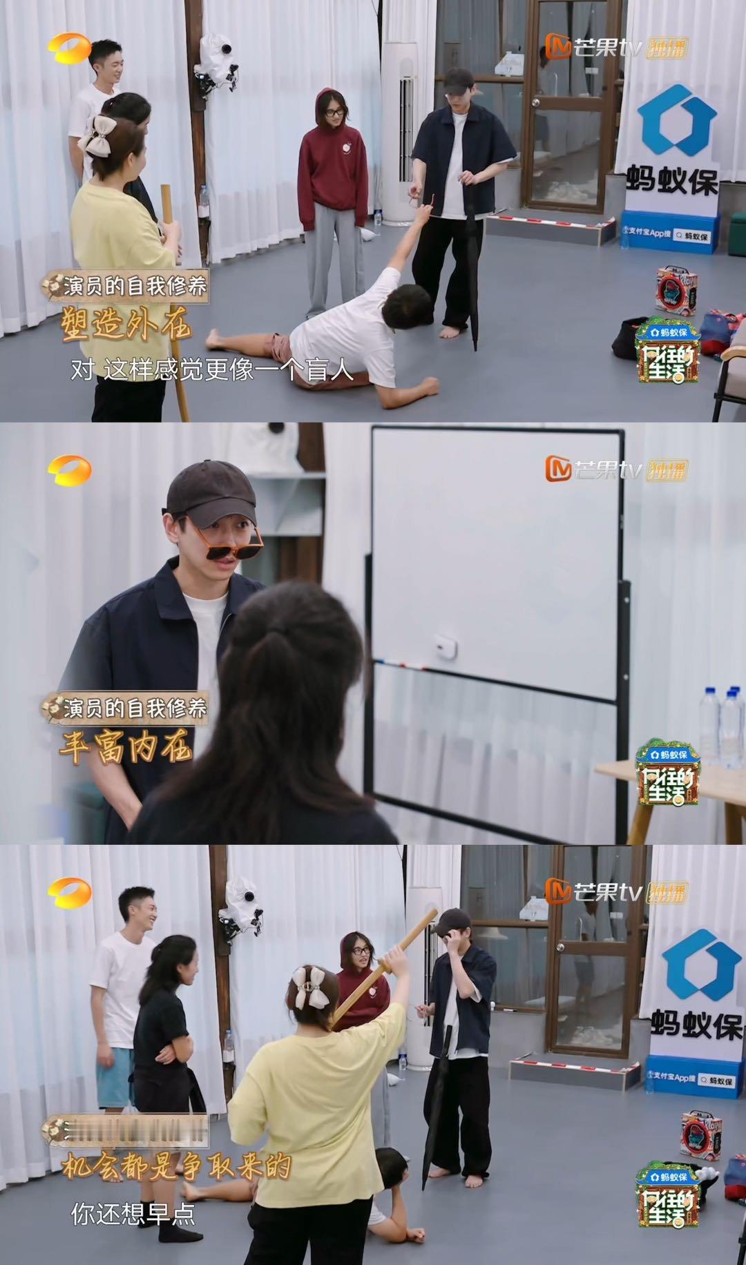 彭彭这波属于是反向画饼成功了？就提了一嘴想早点出场，直接喜提三个角色体验卡！导演