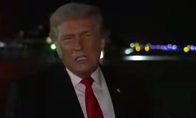 欧美内讧，特朗普通告全球：加征200%关税，第一个倒霉蛋出现了