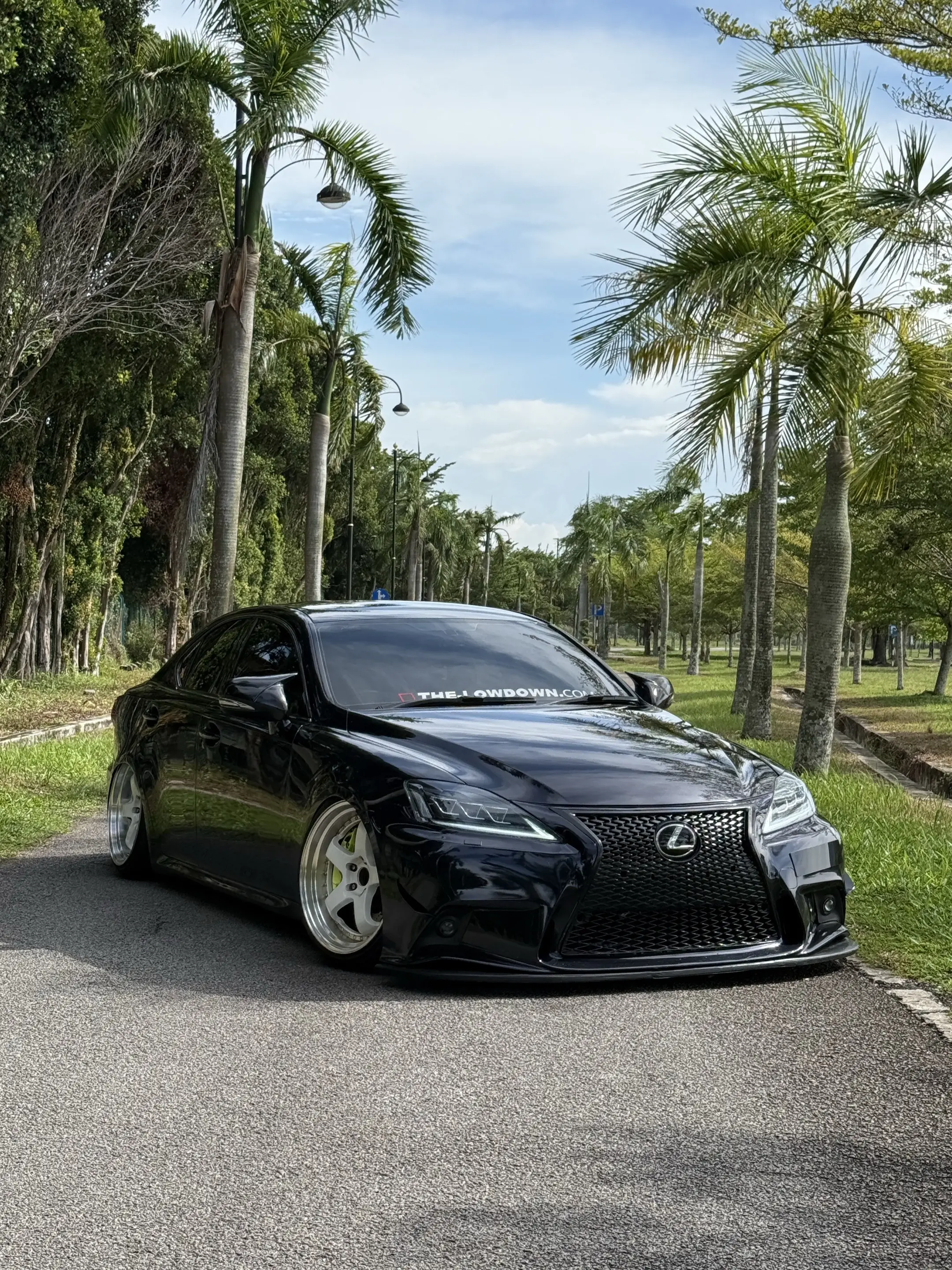 不需要花里胡哨的角度 停在那里就很帅