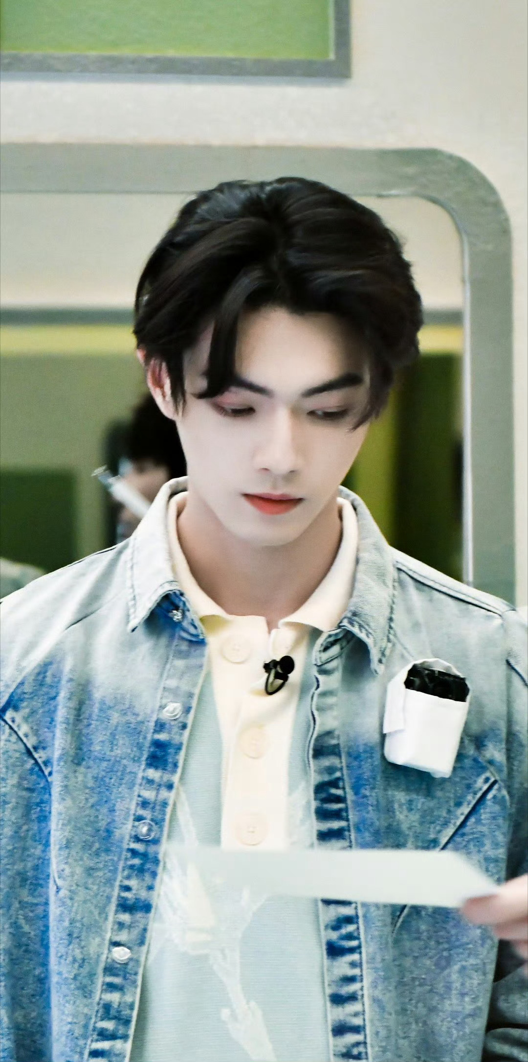 去年的这个时候，我也在伤心。去年这个时间你刚刚好经历了一场无人在意真相是什么的大