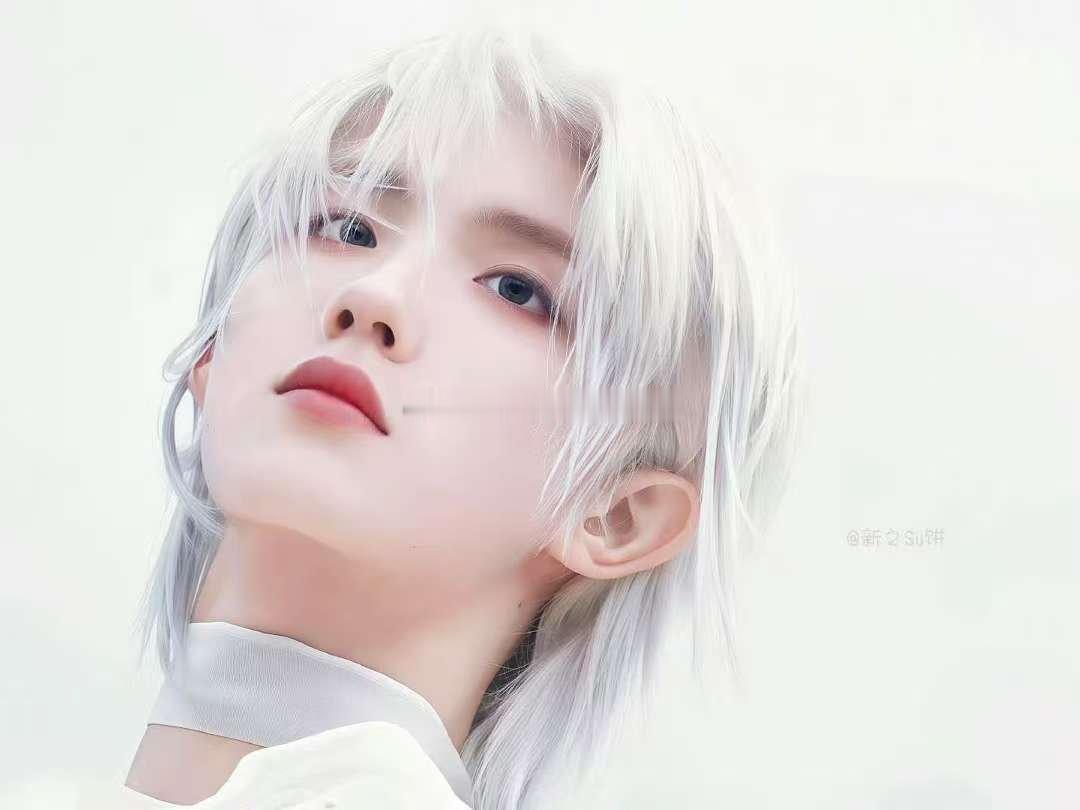 苏新皓左航0帧起演 苏新皓这孩子玩谐音梗有一手啊 说到手想到了苏新皓问什么是年糕