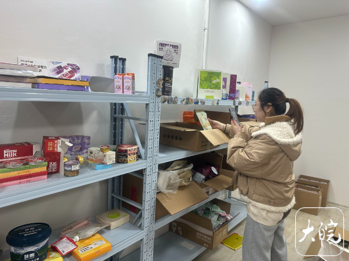 #2026新春走基层#【#90后夫妻撸猫创业月销五六十万#】3月2日下午1点，芜