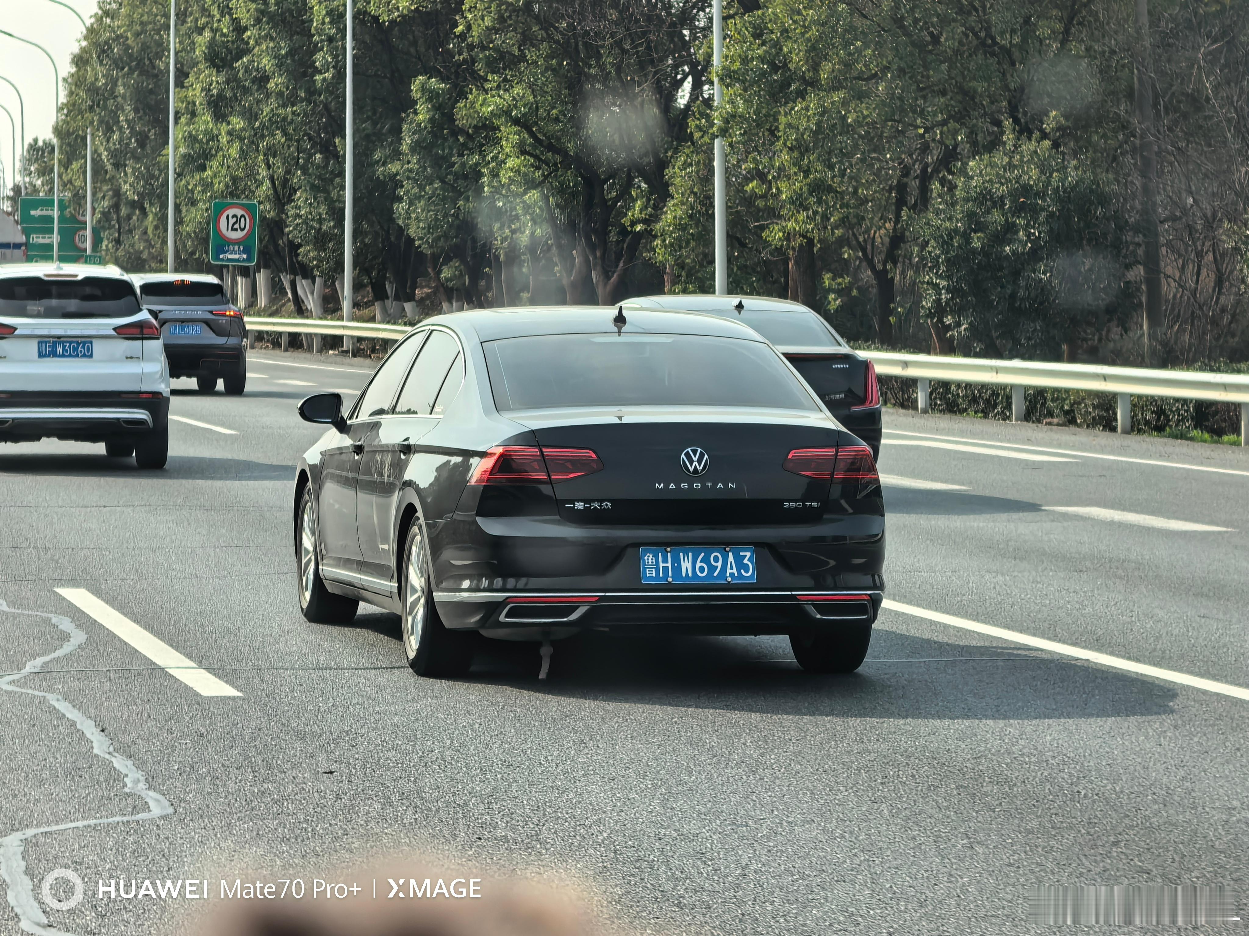 在南方，遇到迈腾，有很大的概率是挂着山东牌照。在山东，过年去丈母娘家，开什么都不