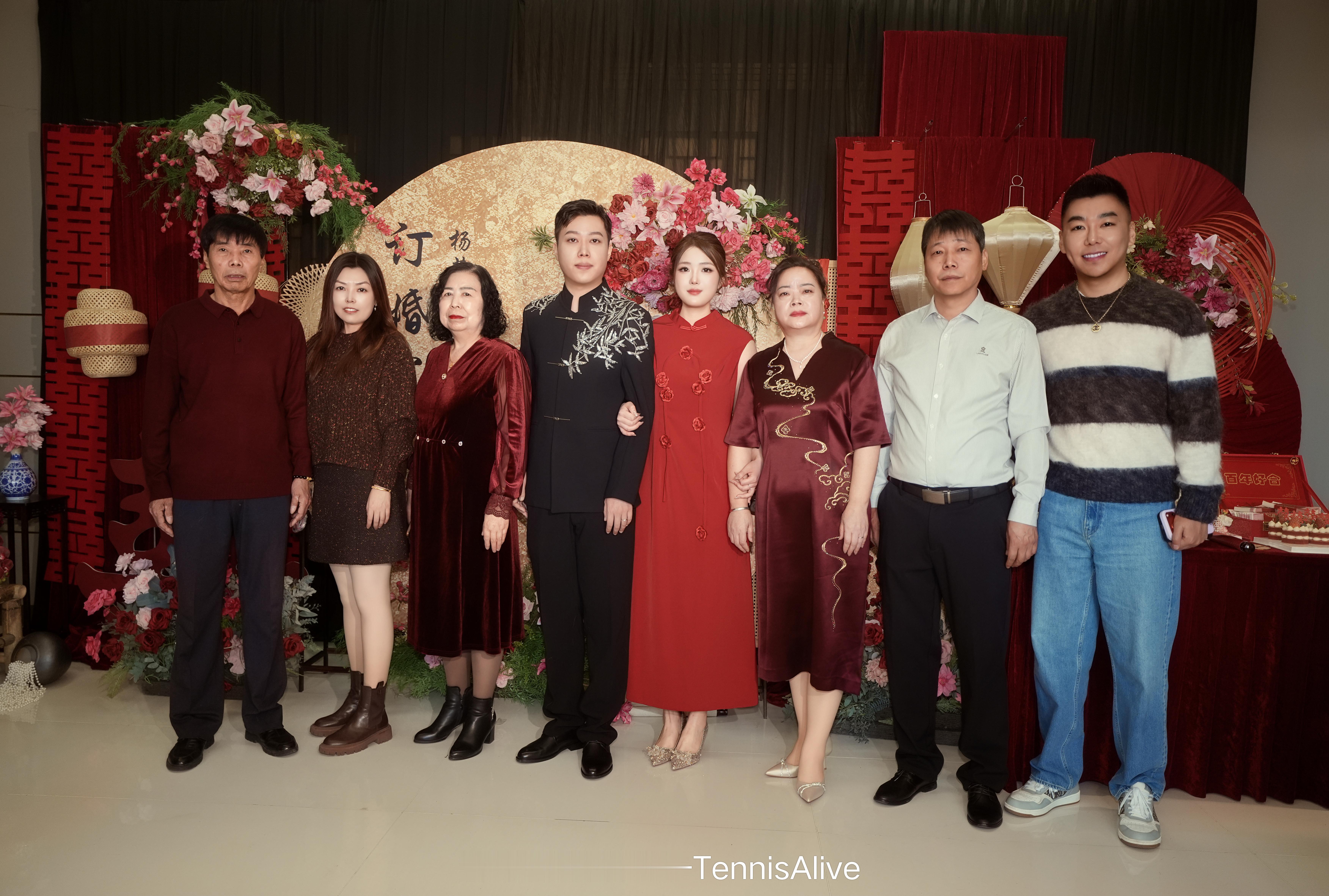 今天我弟（同一个爷爷）订婚，遗憾没有让我爷爷奶奶看到。今天一天依旧七大姑八大姨的