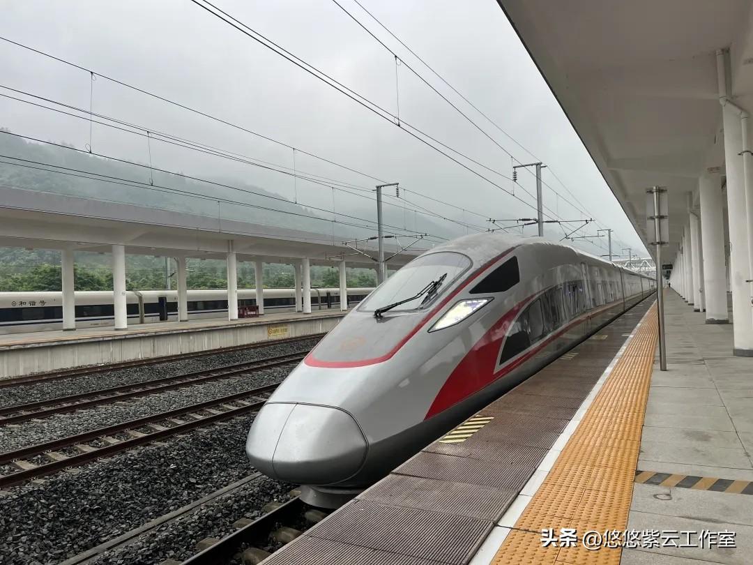 据最新消息，5月22日8时30分，随着55451次动车组从十堰东站驶出新建西安至