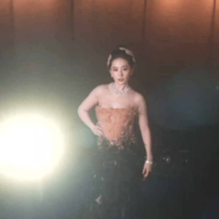 不懂就问，这位是在干嘛？so funny2.0版本？ ​​​