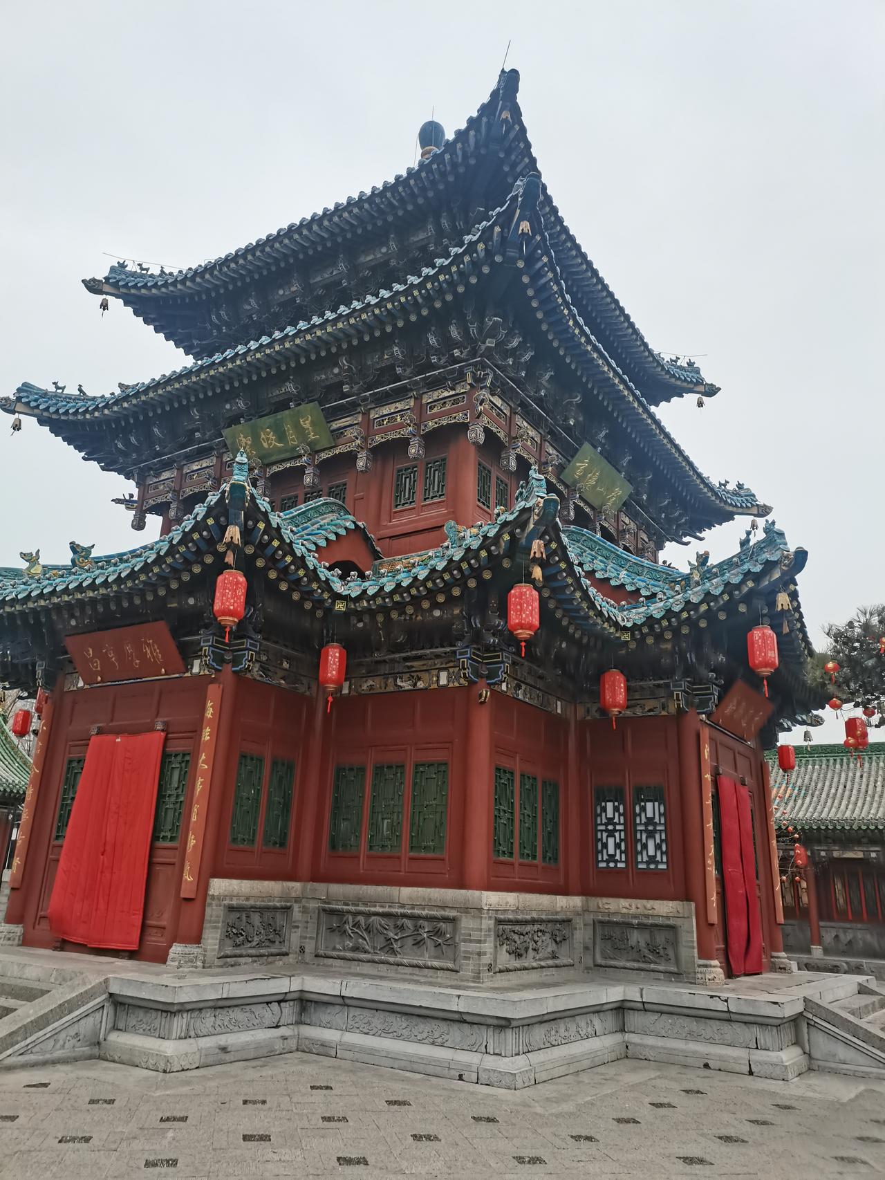 文学的本质是源于生活且高于生活的写作。它以不朽的文字记录历史文化、社会发展、亲情