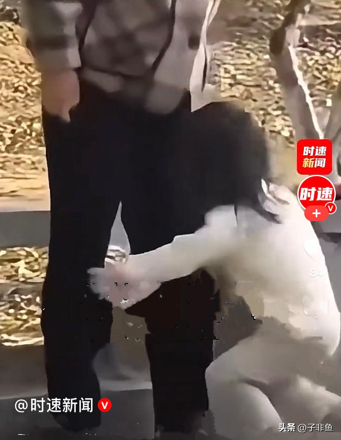 还有这样狠的外婆？
    近日，江苏苏州一小女孩不知是因为顽皮还是什么原因被外