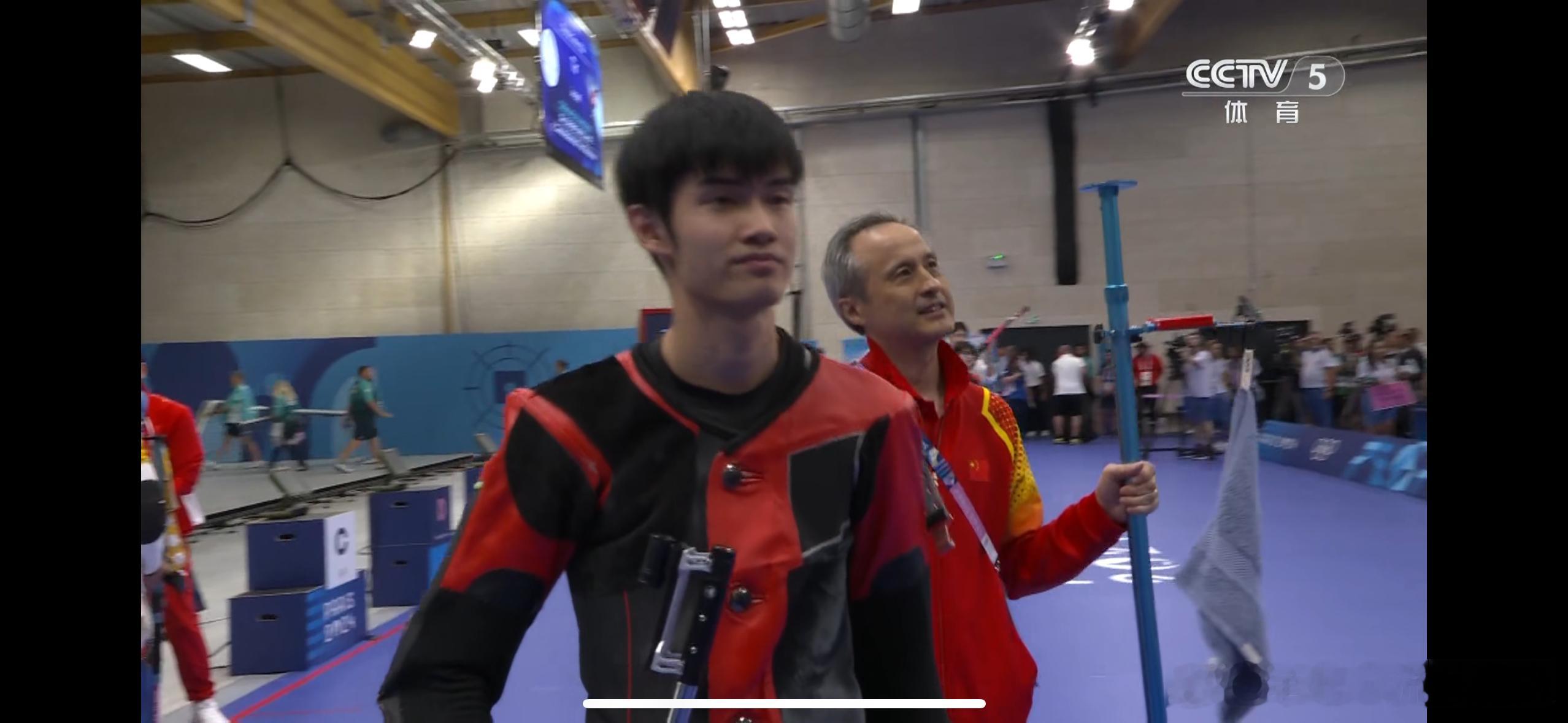 #盛李豪10米气步枪金牌#同样是干饭，人家拿两金了[哆啦A梦吃惊][哆啦A梦吃惊