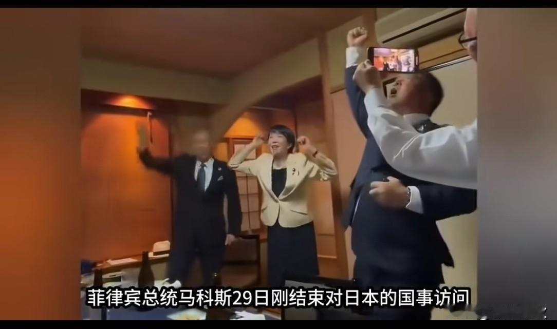 外交晚宴当众失态！高市早苗彻底惹怒日本民众，支持率跌至谷底
 
菲律宾总统结束访