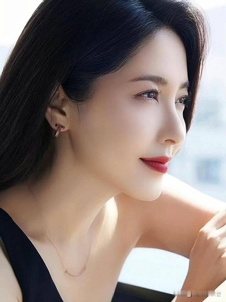 生活就像电影，谁不是笑着笑着就哭了，哭着哭着又笑了？
 
有人嫌剧情狗血，可暴雨