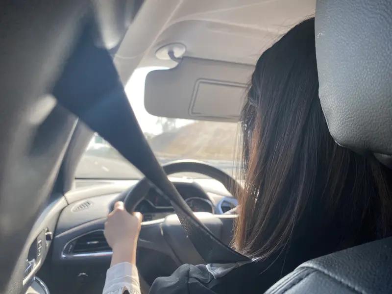 女子第一次开车上高速，33分钟开出25公里，平均速度只有45公里/小时，近日，浙