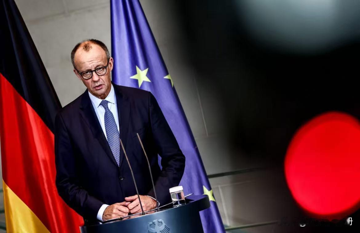彻底决裂了！德国总理默茨近日公开表示，绝不会允许由中方生产的组件进入德国未来的6
