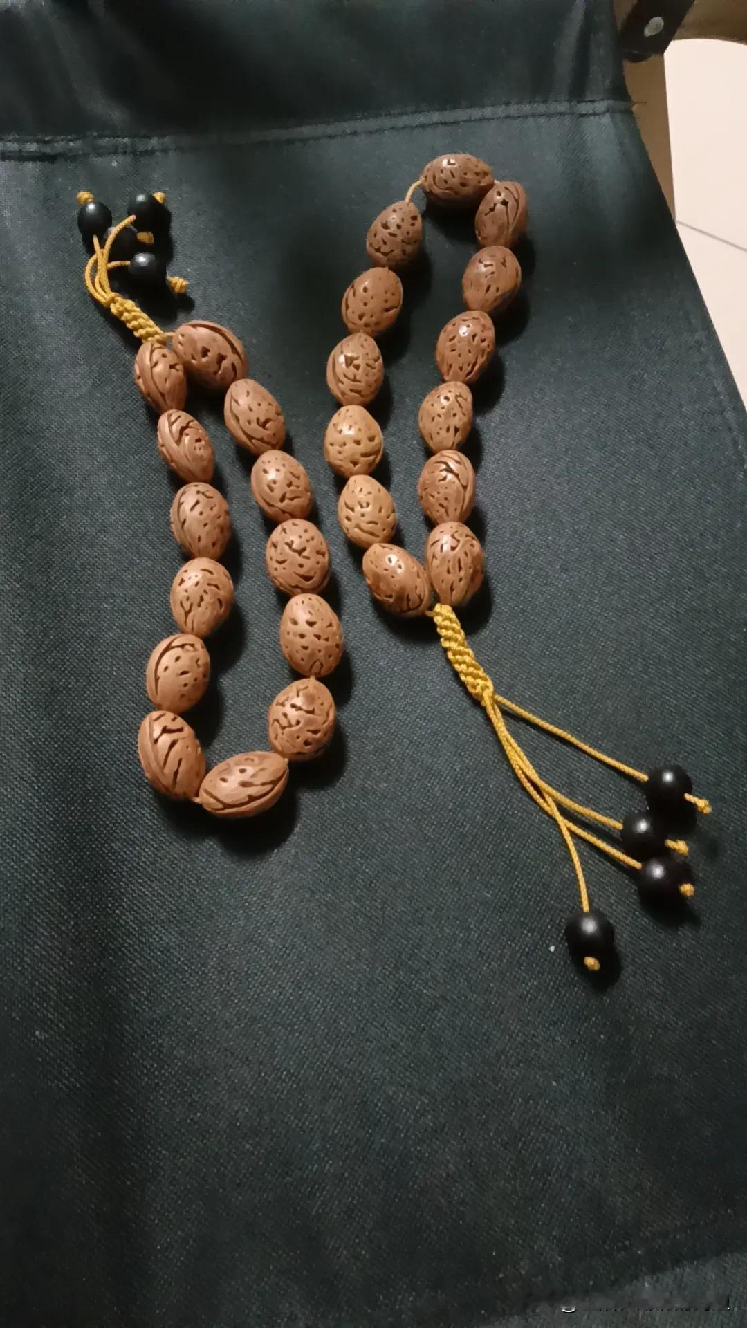 正月摘，二月磨，三月显摆显摆。跟风做的桃枭挂件，也确实不错挺好看的。