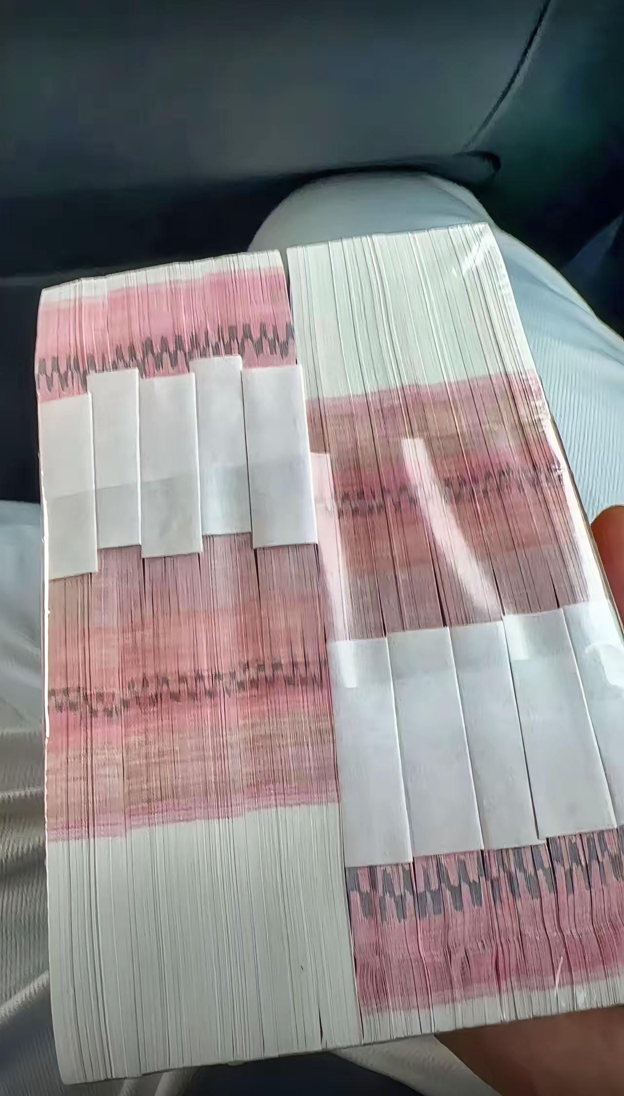咱们普通人，辛辛苦苦攒点钱，“不入局”才能让你的积蓄保住！
不入“人情局”，是一