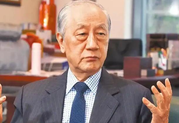 近日，我将通过两日媒体专访，正面回应外界关于辞去新党荣誉主席的诸多猜测。针对是否