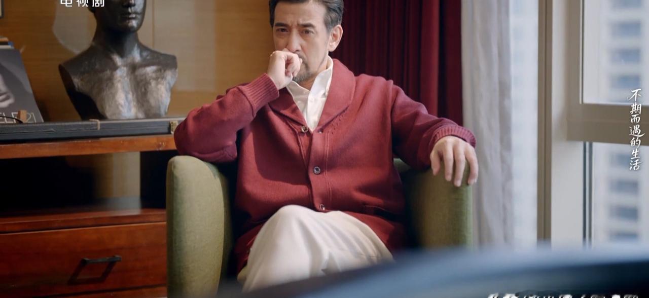 酒瓶炸裂的瞬间，玻璃碴混着红酒溅上白总的爱马仕高跟鞋。
肖格格转身前最后一句话是