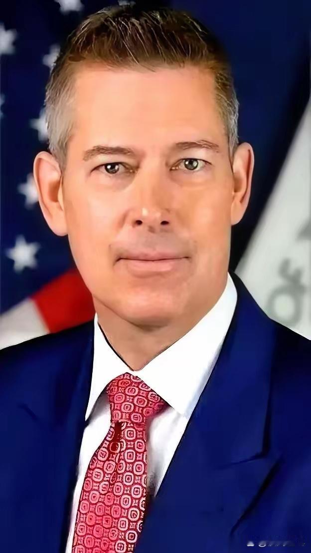 我今天看到一条新闻，后背直发凉。
美国交通部长说，要是再这么搞下去，他们可能要关