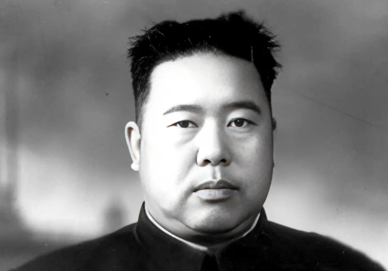 父亲从农民到军人再到高干，这一辈子主要交往过两种人，一是战场上的战友，二是官场上