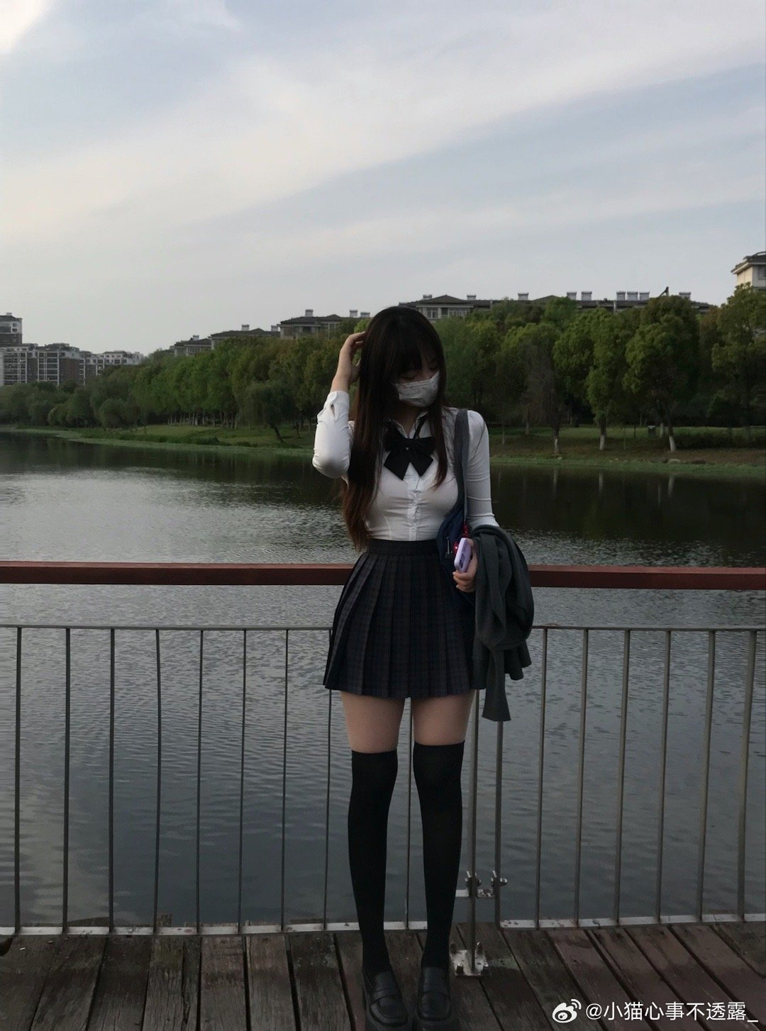 天灰灰的 ​​​