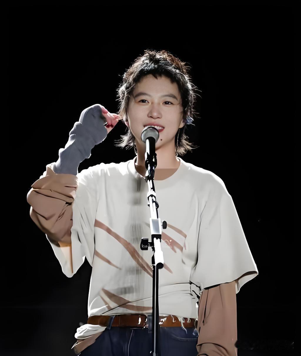 有感于窦靖童上海演唱会：有人认为是她个人的努力，我认为没有王菲窦唯李亚鹏谢霆锋在