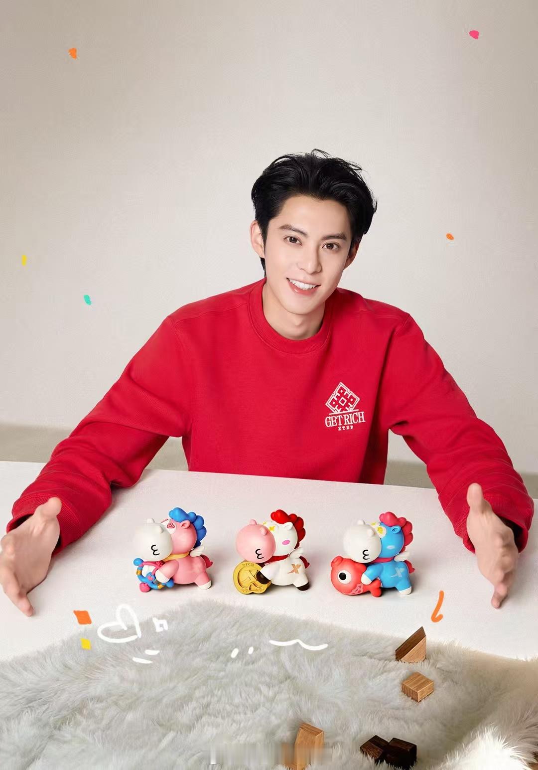 王鹤棣红卫衣王鹤棣马年大片王鹤棣马年大片，红卫衣好看，