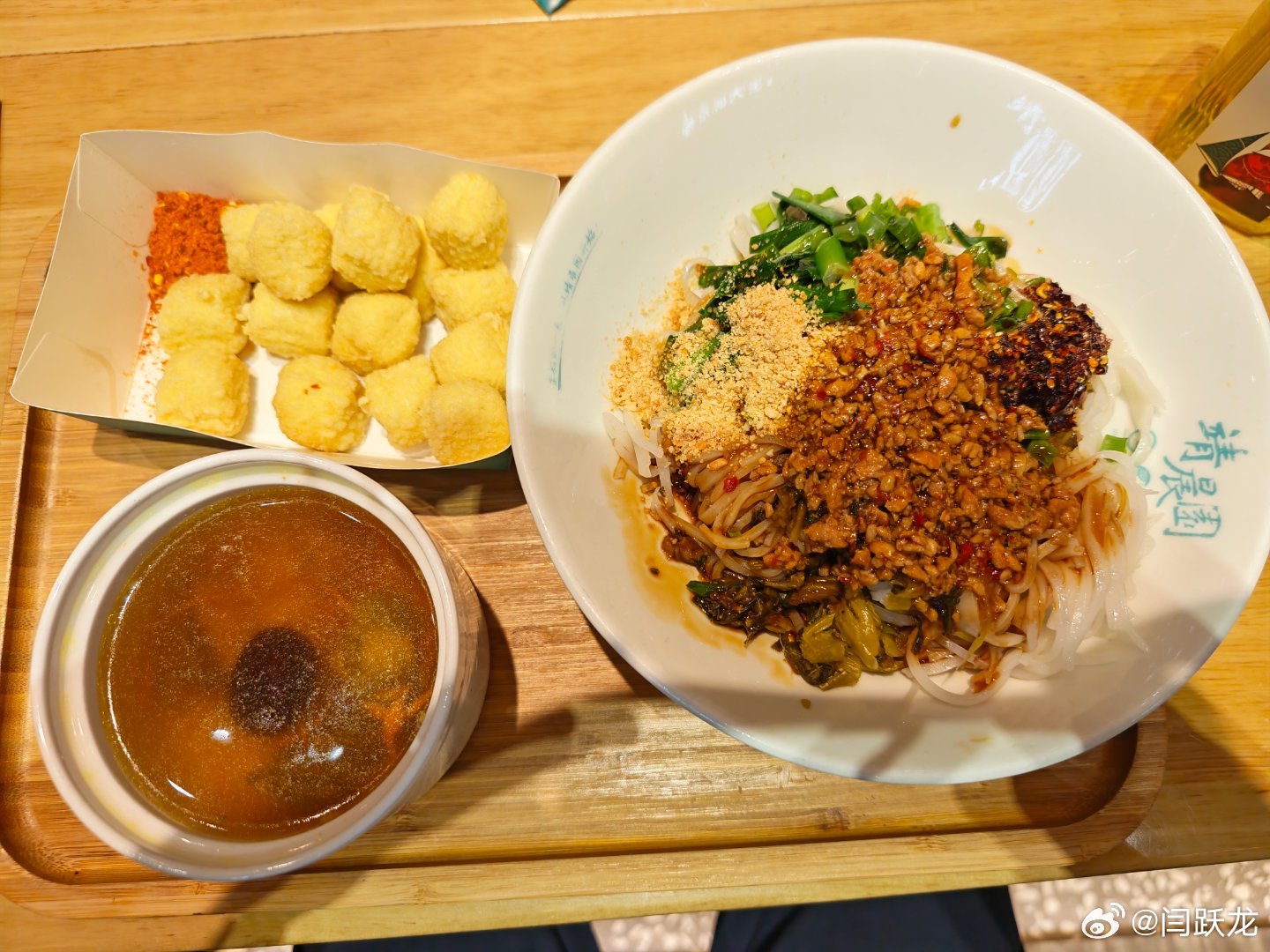 蒸饵丝，烤豆腐，乌鸡汤 昆明·昆明长水国际机场