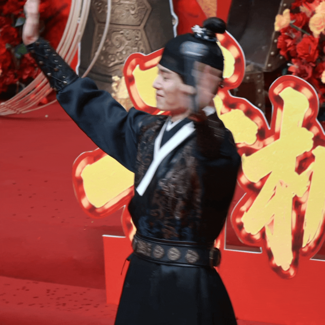 我就是心疼！！！明明自己拍戏也忙，却还是愿意挤出时间来到大家面前，那一刻真的会觉