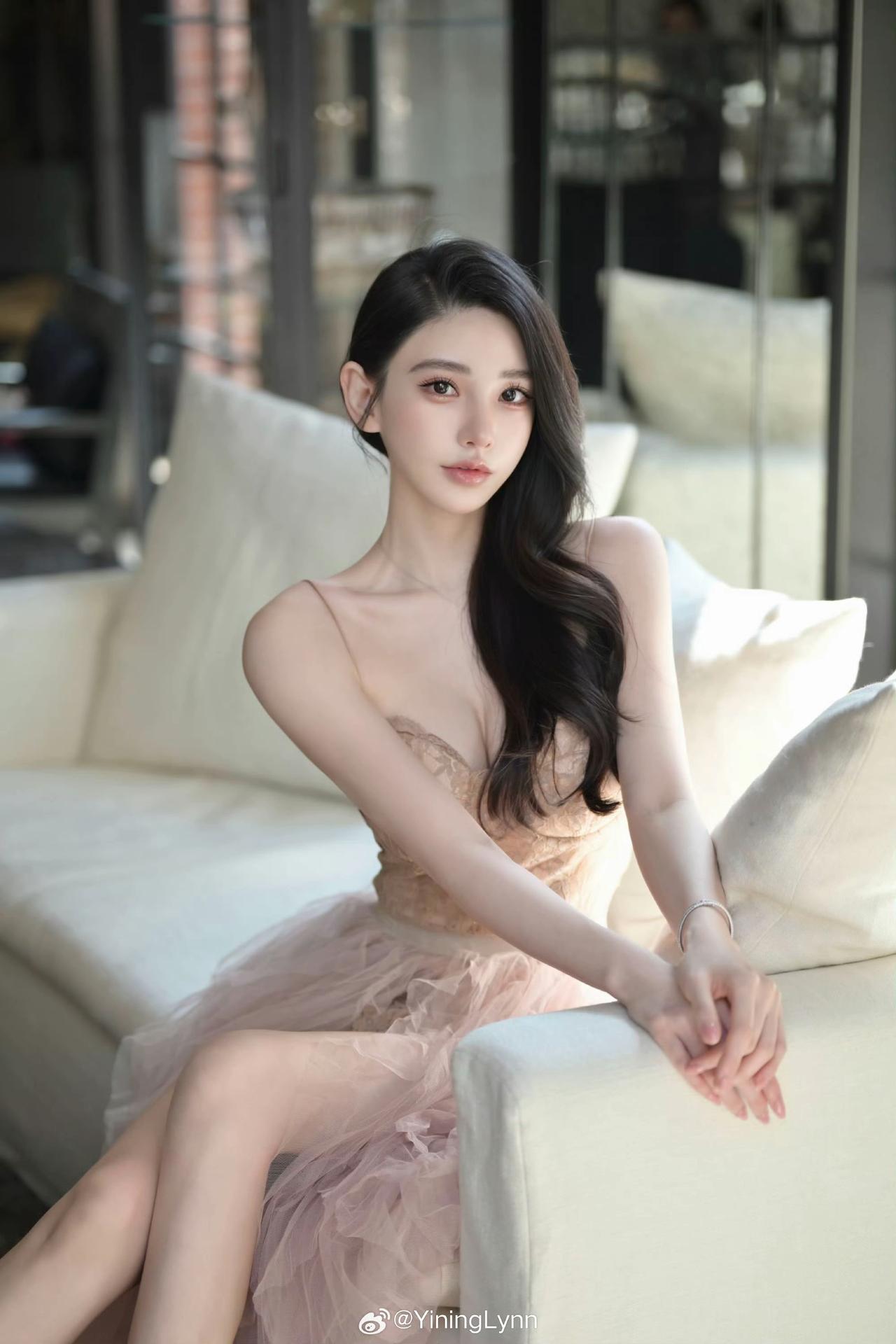 穿着旗袍上街，你能接受吗美女穿搭写真