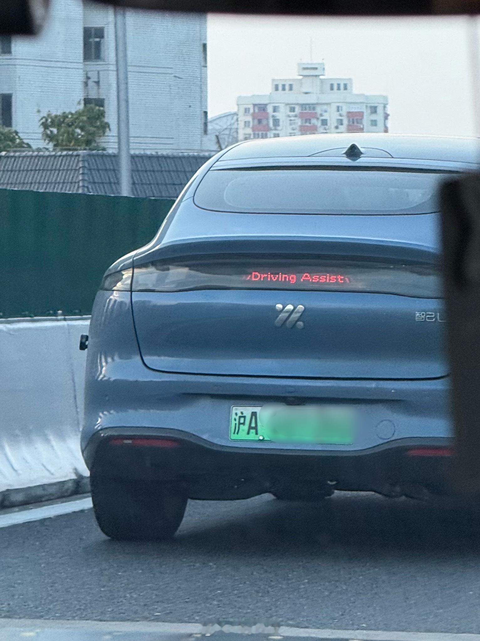 不让用小蓝灯了怎么办？办法总比困难多智驾小蓝灯将被禁用