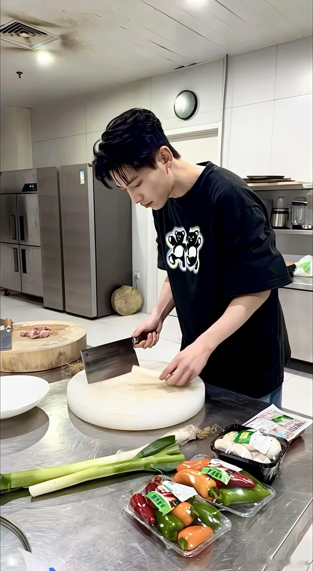 丁禹兮怎么又copy上辛云来了……不能只盯着一个人薅吧 ​​​