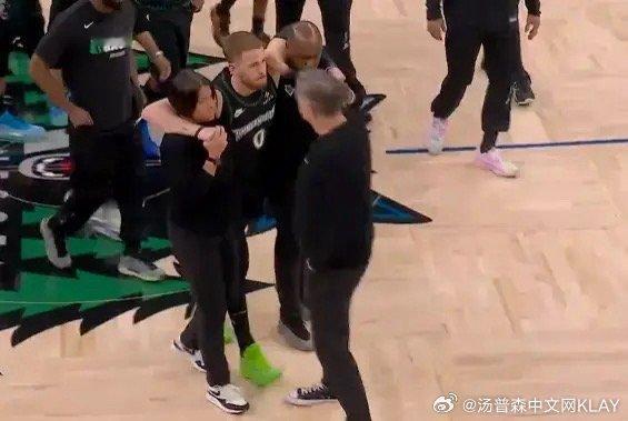 Shams表示迪温琴佐被诊断出右跟腱断裂，赛季报销，需要长时间恢复。 
