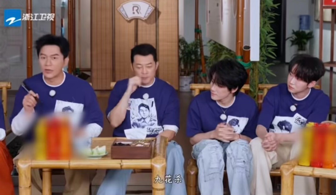 范丞丞帮李晨解围 李晨帮孟子义宣传新剧说错名字的时候，范丞丞的反应确实快。“你最