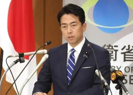 10月14日，“废话文学大师”日本防卫大臣小泉进次郎，好不容易归纳出一套能彻底压