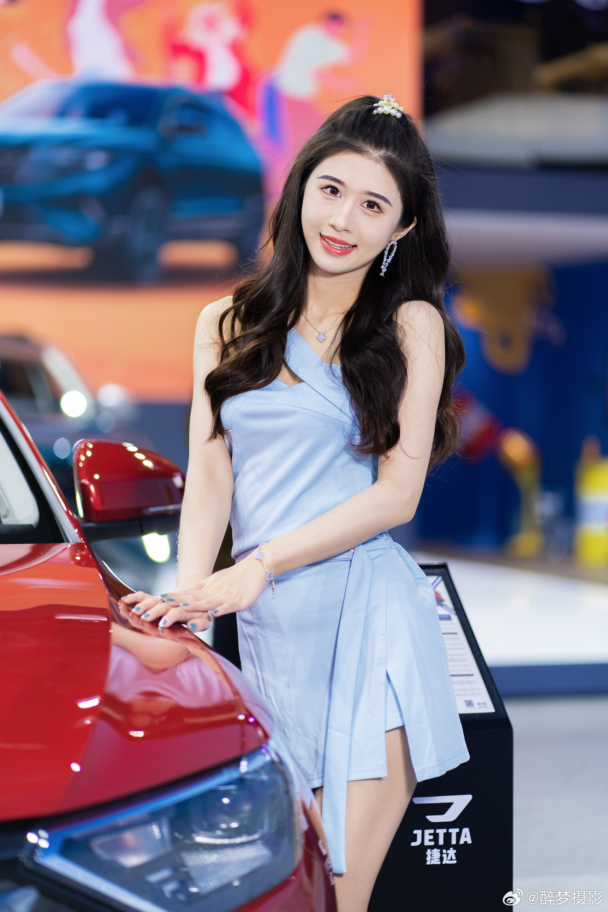 甜妹一个，这位车模小姐姐可爱得像个小朋友模特：婕妤活动：广州国际车展抄送：