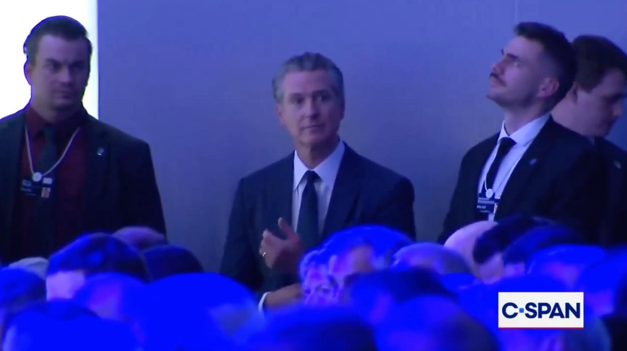 一对冤家闹到了达沃斯
       纽森嘲讽特朗普在瑞士达沃斯的演讲既“无聊”又