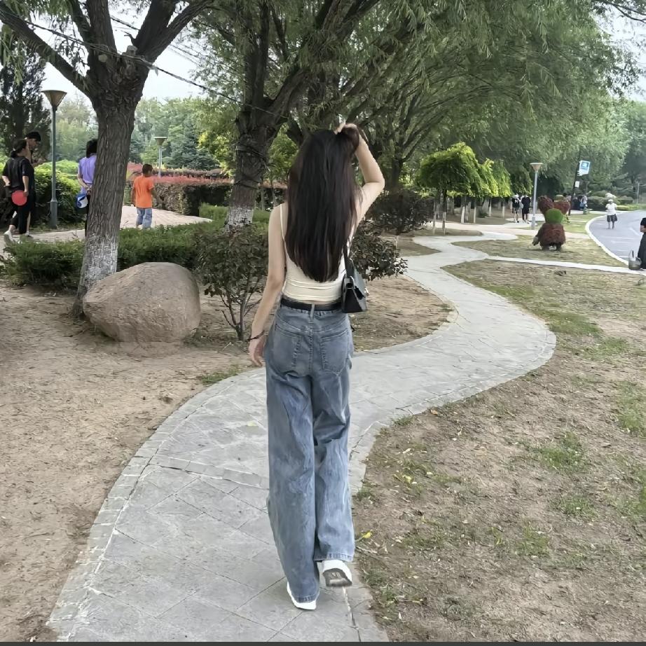 女儿三十二了还没结婚，我把嘴闭上了

去年过年，我姑妈又问“你闺女咋还没动静”，