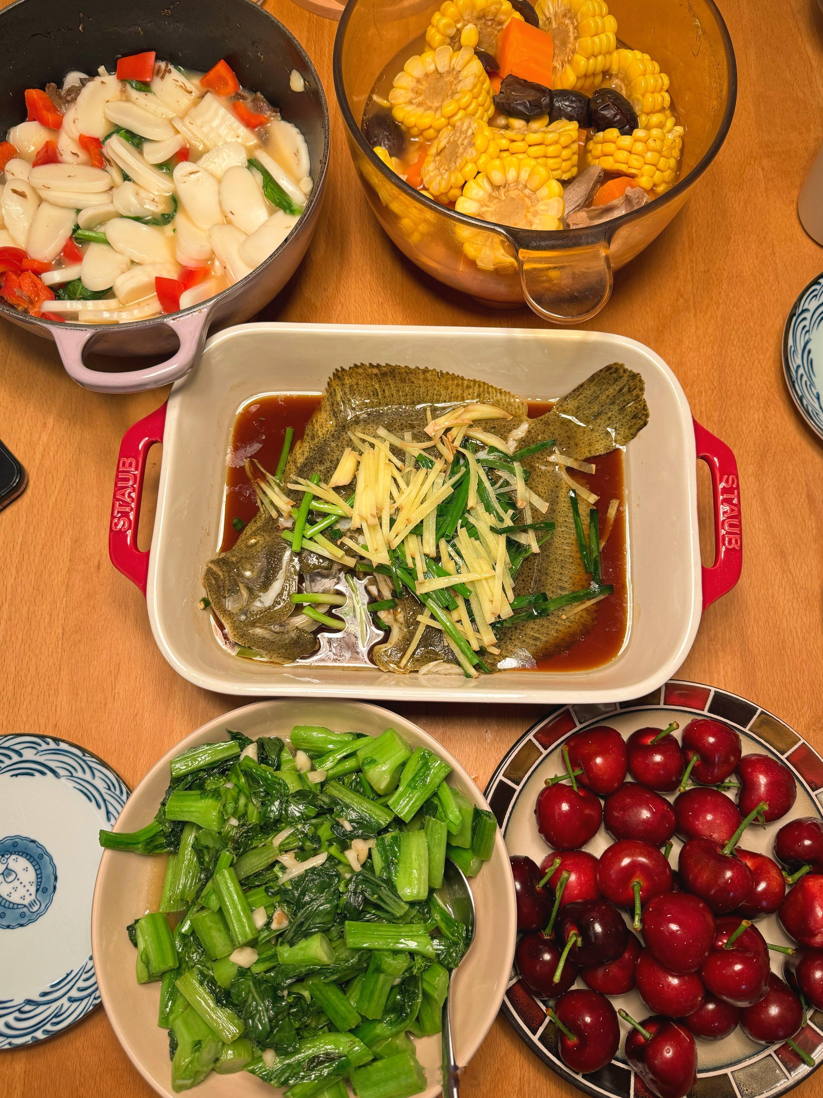今天阿姨感冒了，我老婆下班后简单做了几道菜。感谢萨鱼老师送的樱桃，大连美早樱桃，