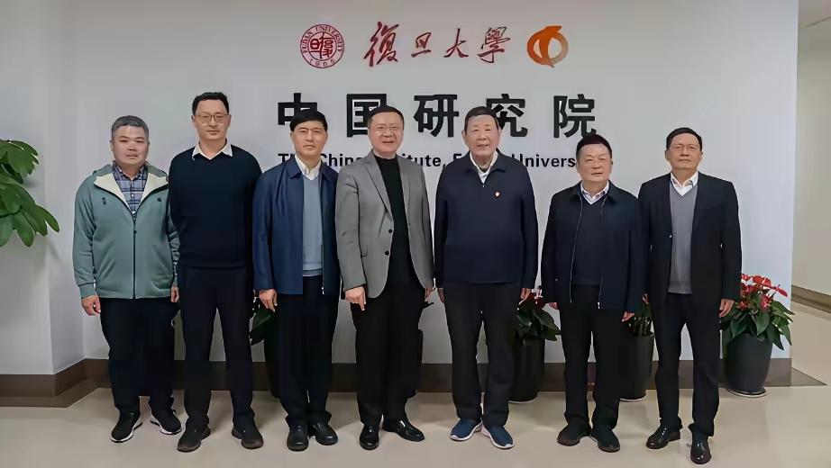 罗援将军到访张维为的中国研究院，好久没有听到罗援将军的消息了，希望将军身体健康！