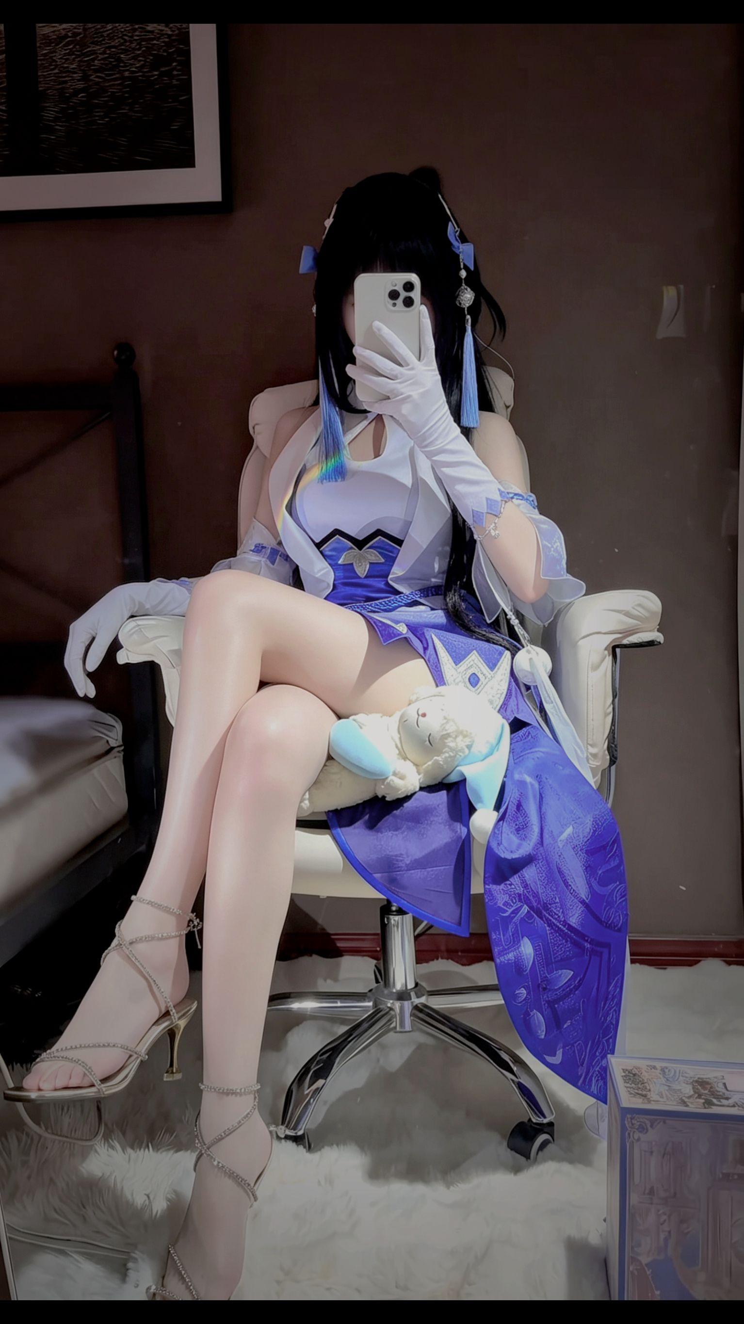 「愿这份思念，能跨越次元的界限。」