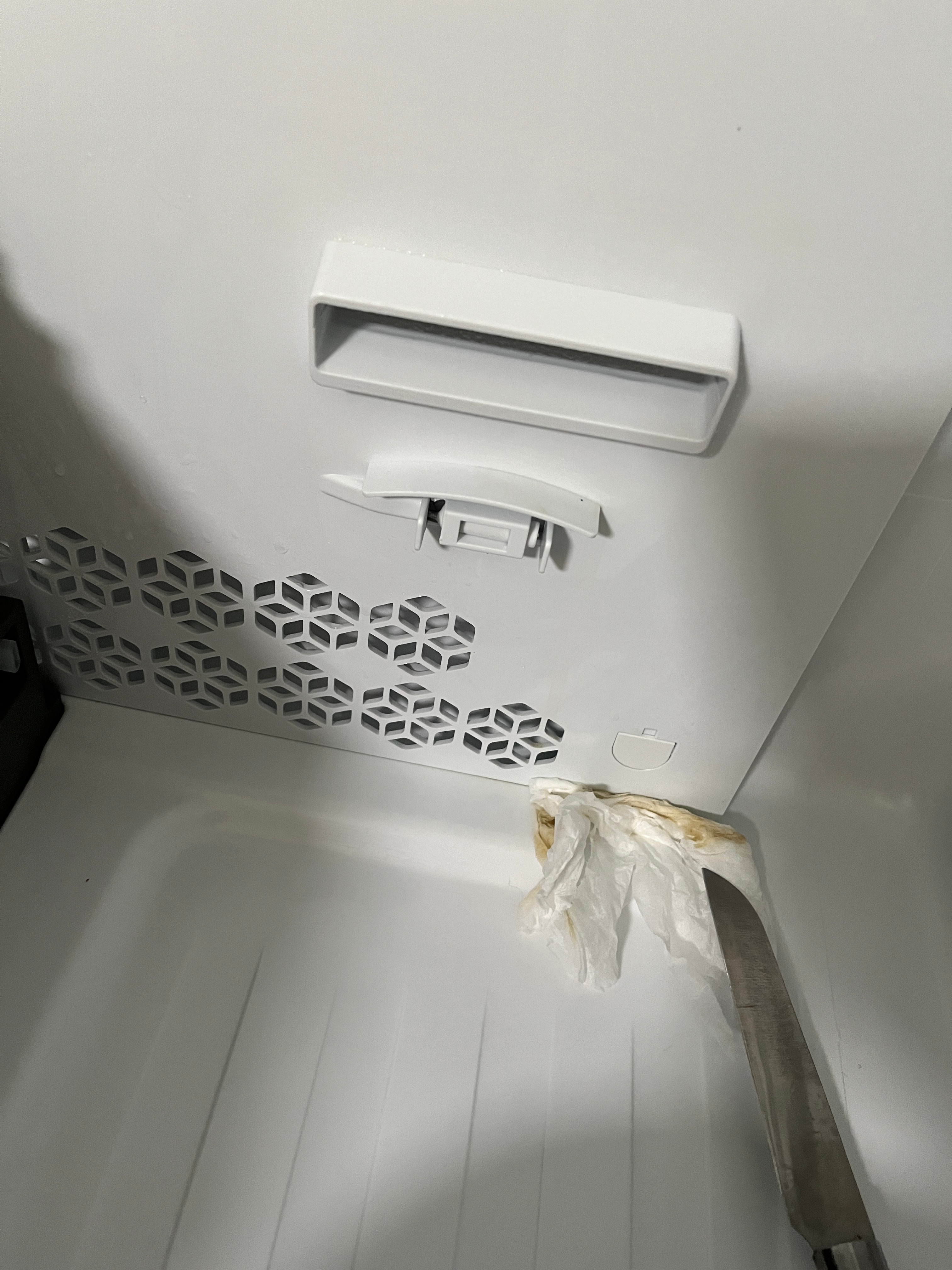 海鲜冻品解冻的时候，千万记得拿容器装着，不能只用商家配的塑料盒或者塑料袋。我就是