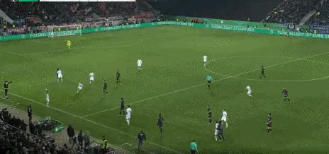 这种攻防模式不赞吗？精准的传球，一蹴而就的射门，欧洲哪些豪门球队守得住？更别说拜